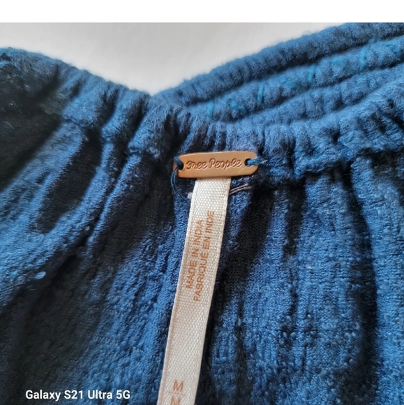 Free People Off Shoulder Raw Hem Keyhole Back Cropped Peasant Top Blue Size M - Picture 4 of 8